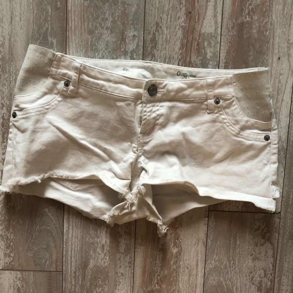 Gap maternity shorts